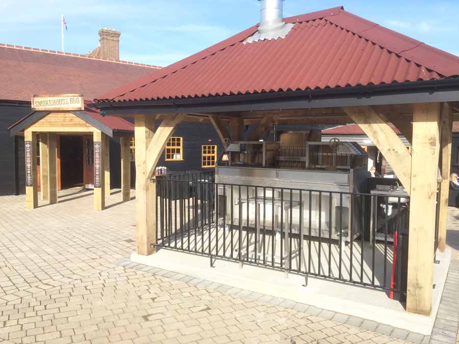 Claygrill | Custom Parrilla  - Smokehouse - Chessington World of Adventures